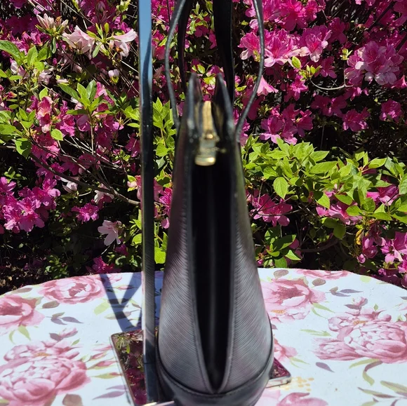 LOUIS VUITTON SAINT JACQUES Textured TOTE - Picture 7 of 16